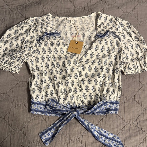 Floral Blue and White Crop Top - Picture 1 of 4